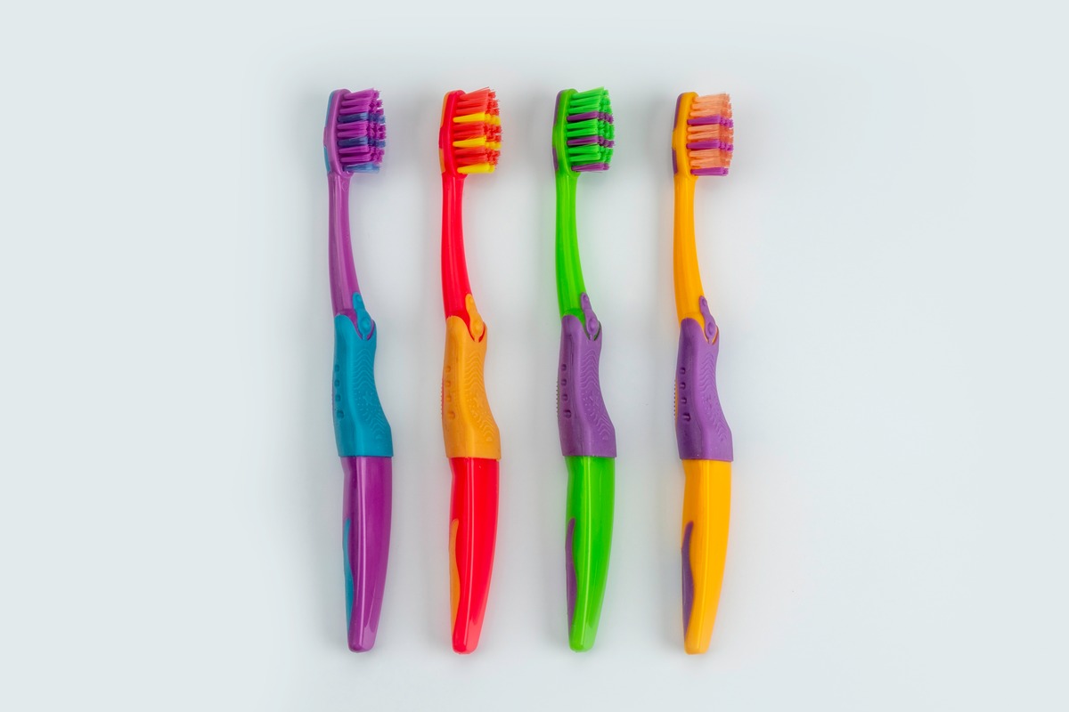 Cepillos infantiles de colores